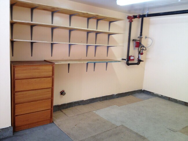 Building Photo - 2 Bedroom Top Floor Townhouse in Southwest San Jose with Garage
