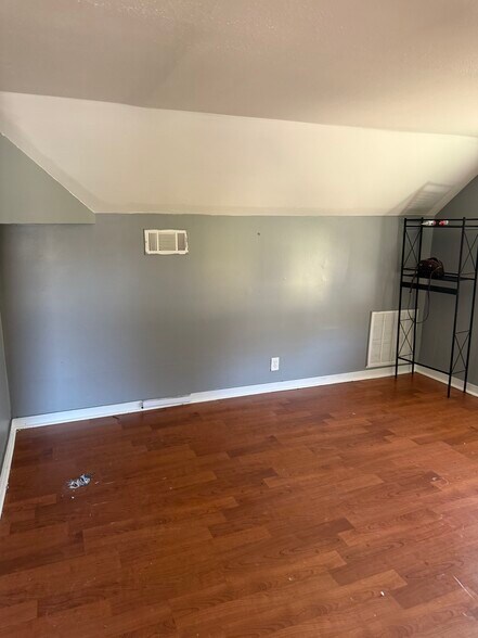 Building Photo - 32 Pleasant St