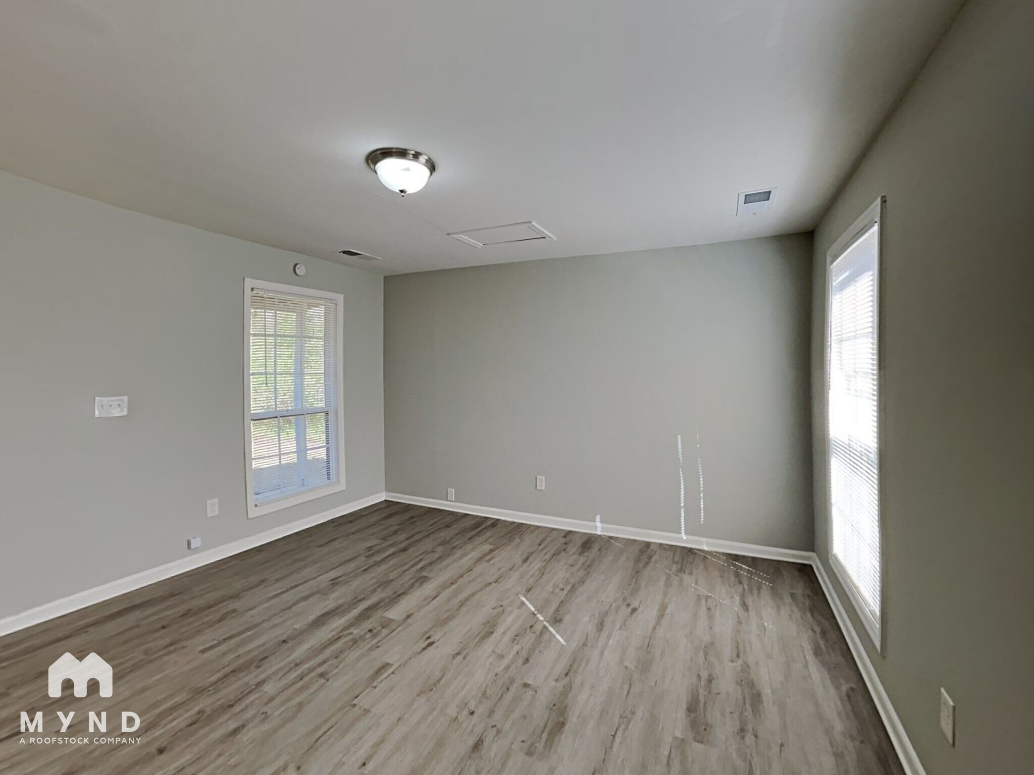 Building Photo - 2611 Lake Harbin Rd