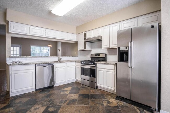 Building Photo - 3207 Rimrock Dr