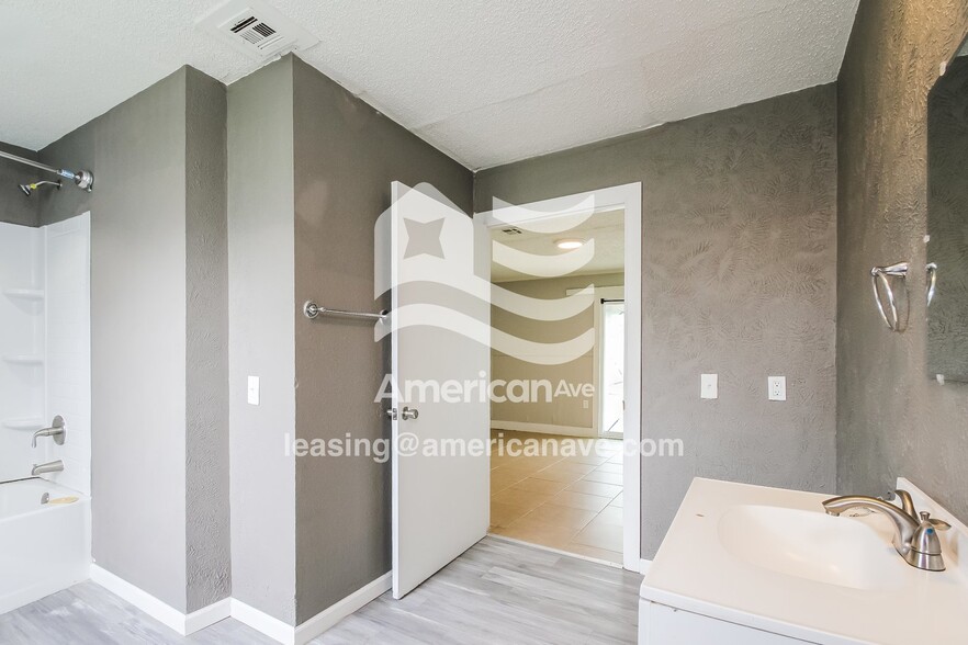 Building Photo - 1416 N Joplin Ave