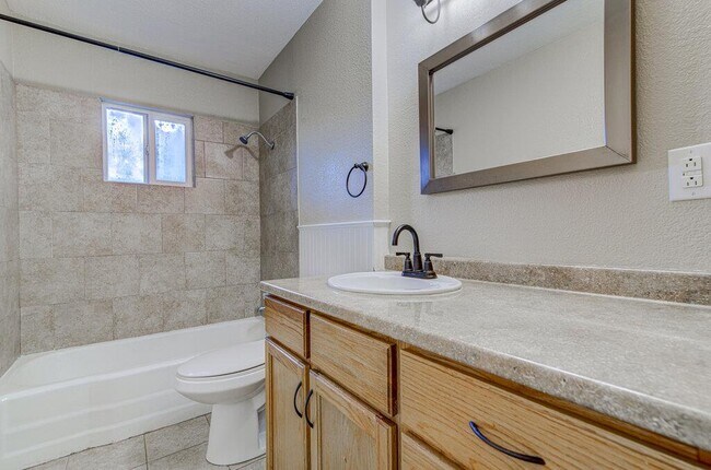 Building Photo - 1410 Kamar Dr