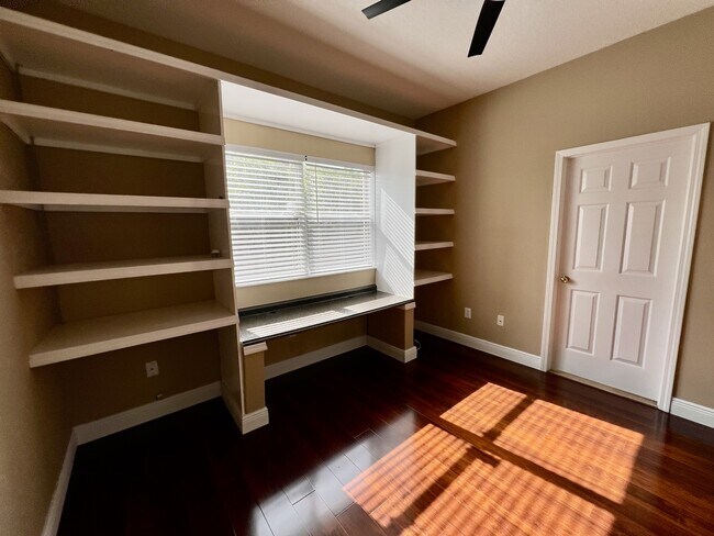 Building Photo - 10904 Summerton Dr