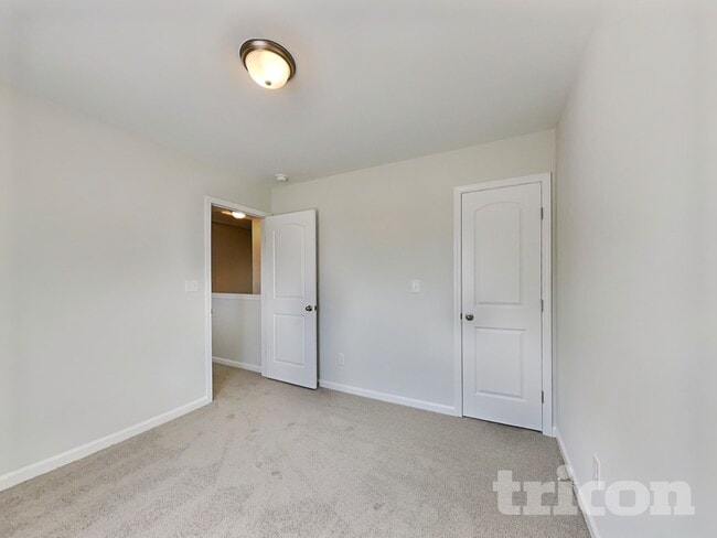 Building Photo - 110 Shore