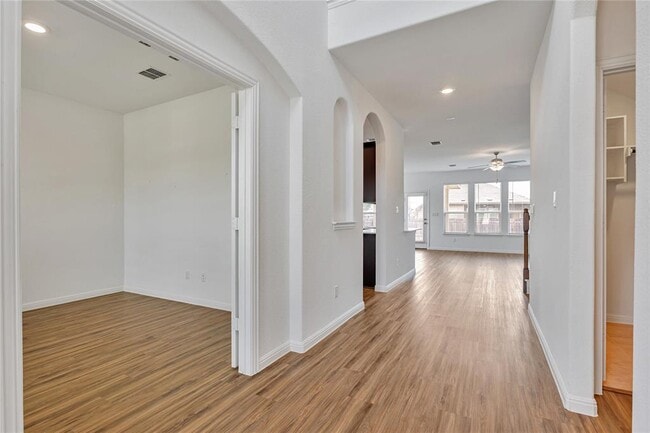 Building Photo - 408 Mante Ct