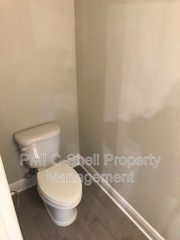 Building Photo - 357 S E St