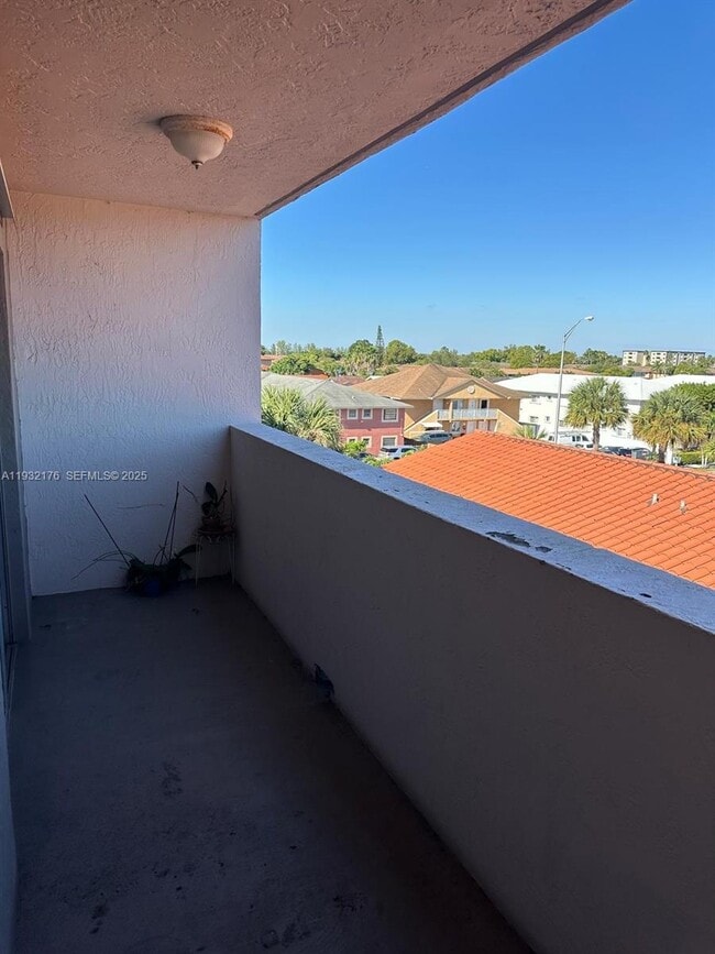 Building Photo - 6091 W 22nd Ct