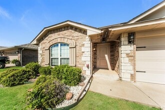 Building Photo - 2421 Shell Dr