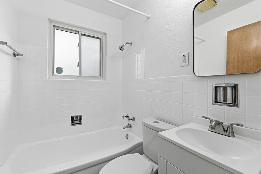 Building Photo - 1152 Burch Ln