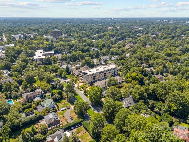 Building Photo - 1172 Queens Rd