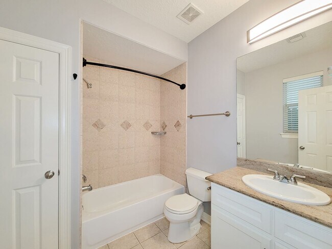Building Photo - Charming Three Bedroom in Houston!