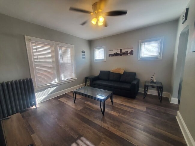 Building Photo - 2867 N Fratney St