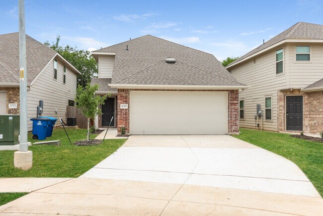 Primary Photo - Green Lake Meadow - 10307 Clearwater Way, ...