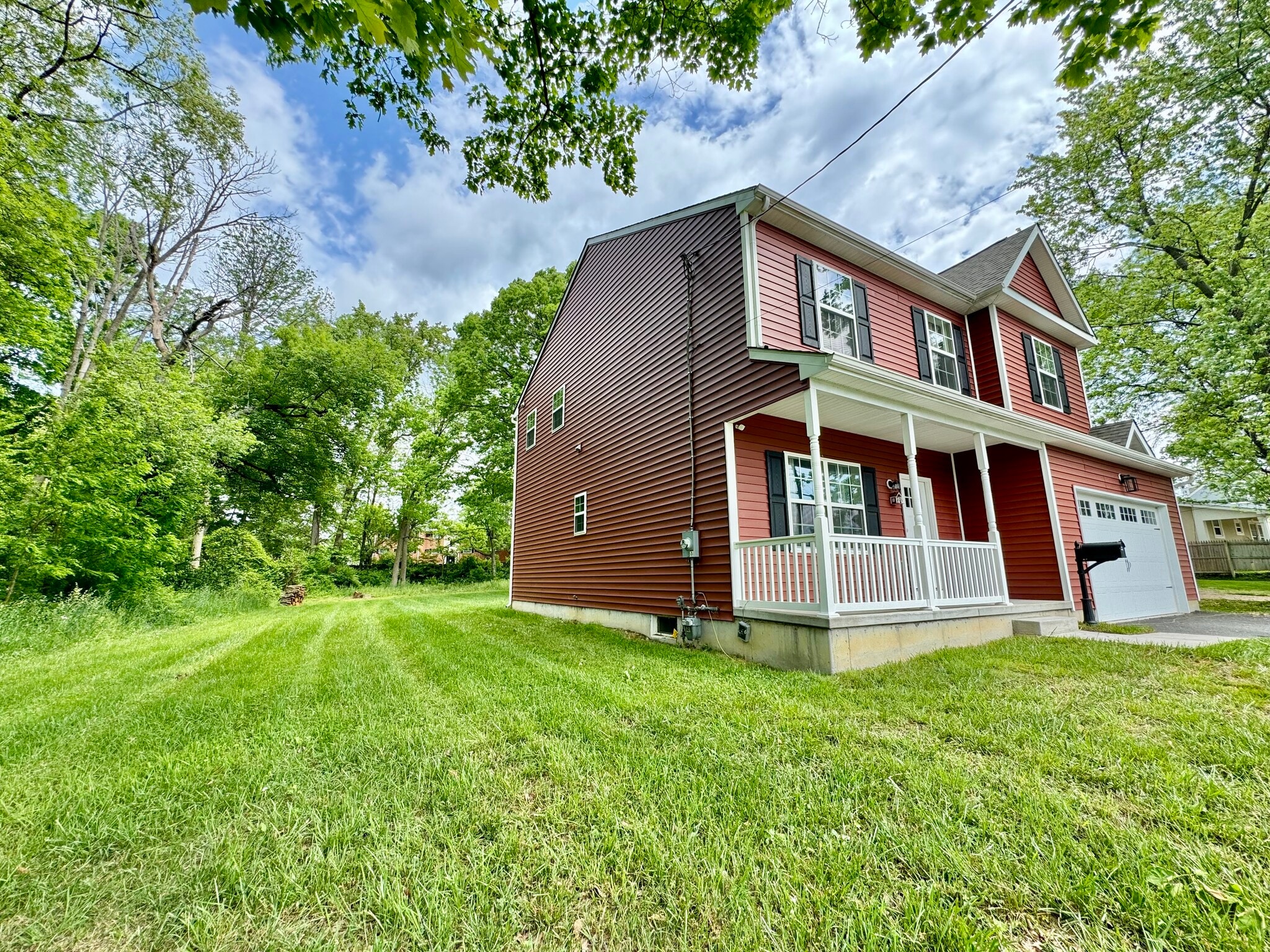 +0.5 acre with spacious backyard - 2321 Farrand Dr