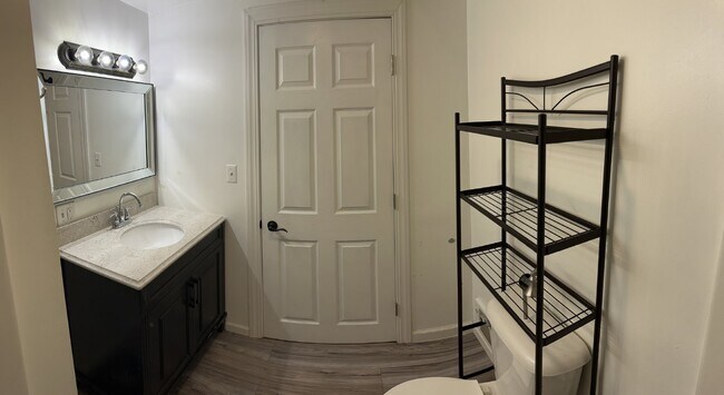 Building Photo - Enjoy an open floor plan in a prime location next to the bus line.