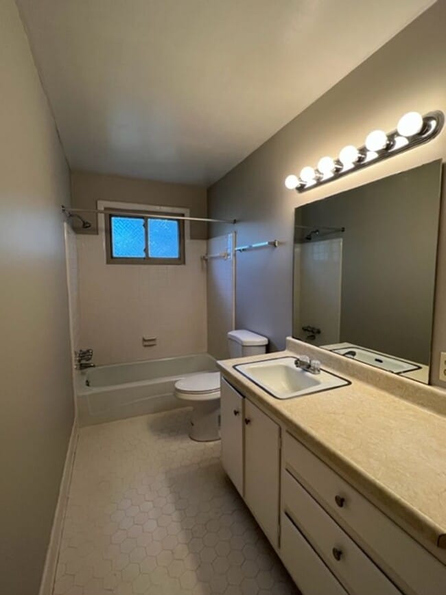 Building Photo - So Close to Downtown Greenville - this VER...