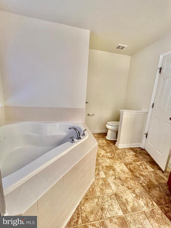 Building Photo - 3565 Eagle Ridge Dr