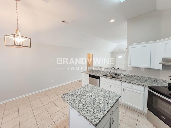 Building Photo - 4890 Phipps Dr