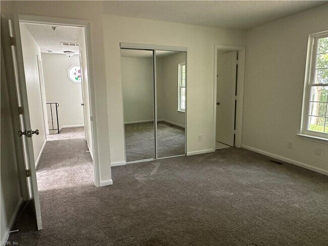 Building Photo - Beautiful 3 Bedroom 2.5 Bathroom Home in Lynnhaven