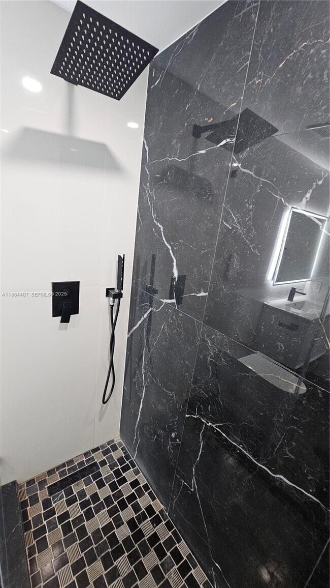 Building Photo - 1861 NW N River Dr