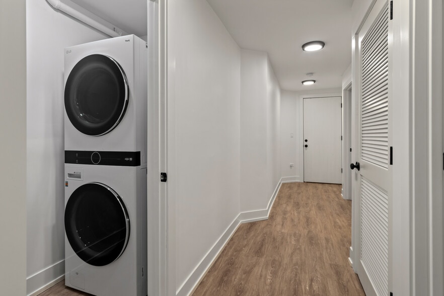 Building Photo - 3517 N Reta Ave