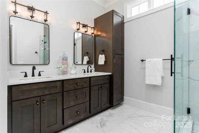 Building Photo - 805 Naples Dr