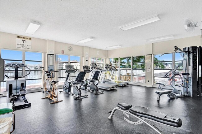 Building Photo - 1833 S Ocean Dr