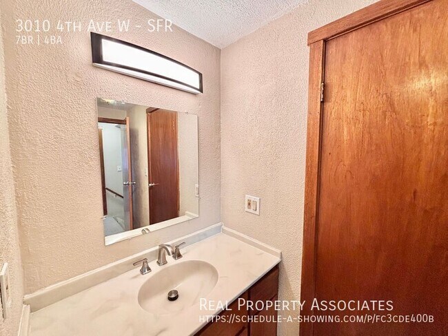 Building Photo - 3010 4th Ave W