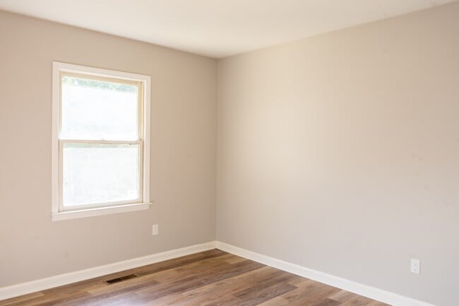 Building Photo - 4520 Ventura Dr