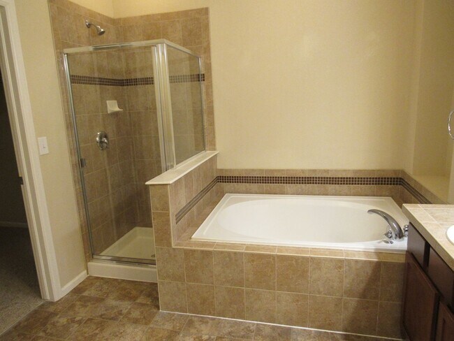 Building Photo - Immaculate Upscale Townhome in fantastic location in Arvada