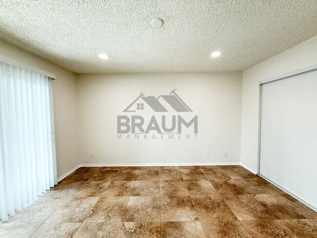 Building Photo - 221 W Elm Ave