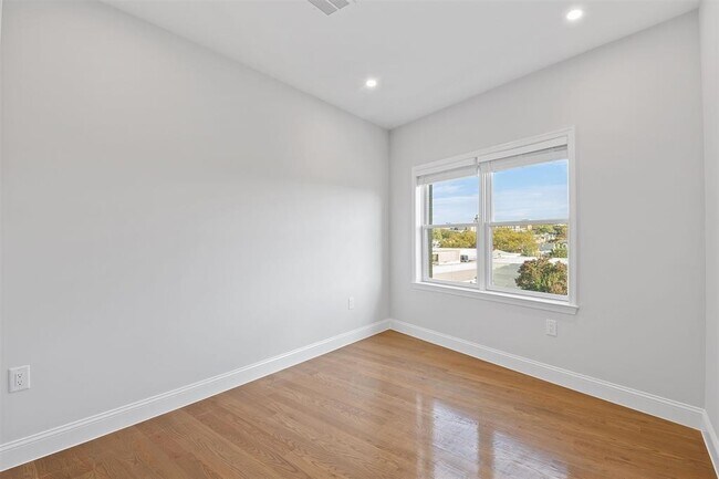 Building Photo - 311-315-315 West Side Ave