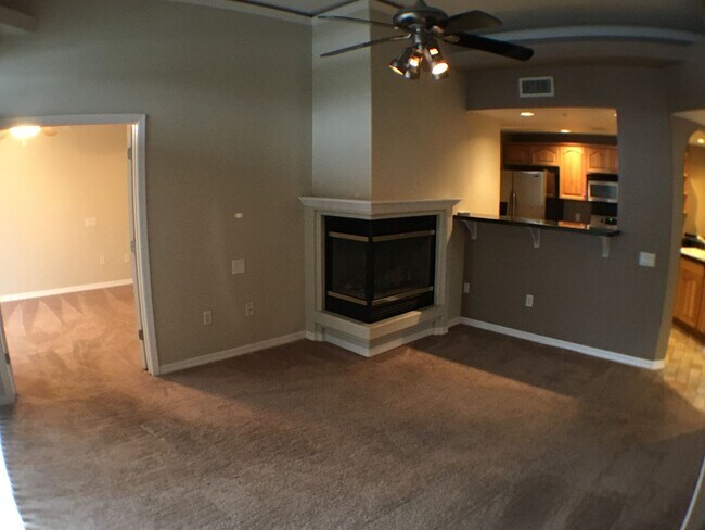 Building Photo - Great 2 bedroom condo on 2nd story!