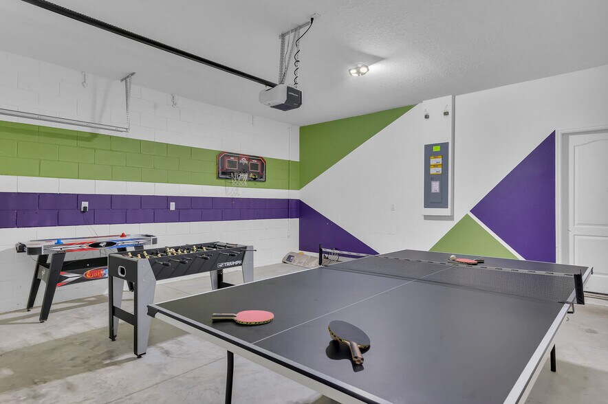 Building Photo - 7511 Oakmoss Loop