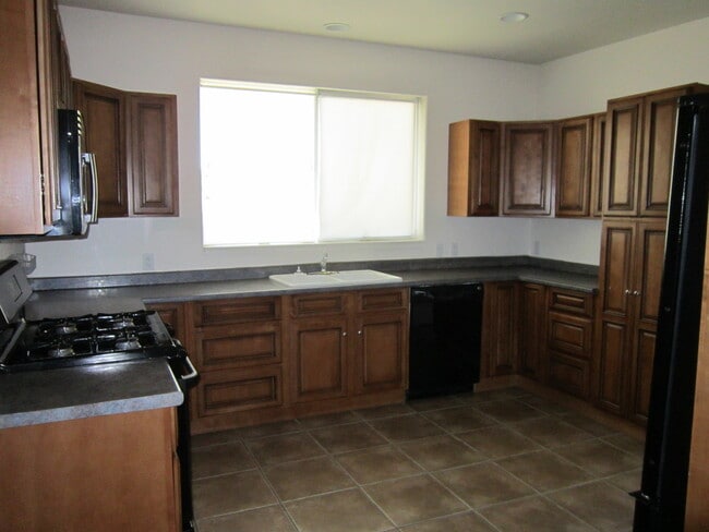 Building Photo - 438 High St