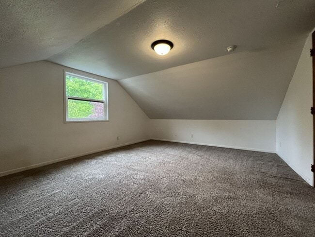 Building Photo - Large NW Portland Home Near Shops & Restaurants with Finished Basement & Bay Windows