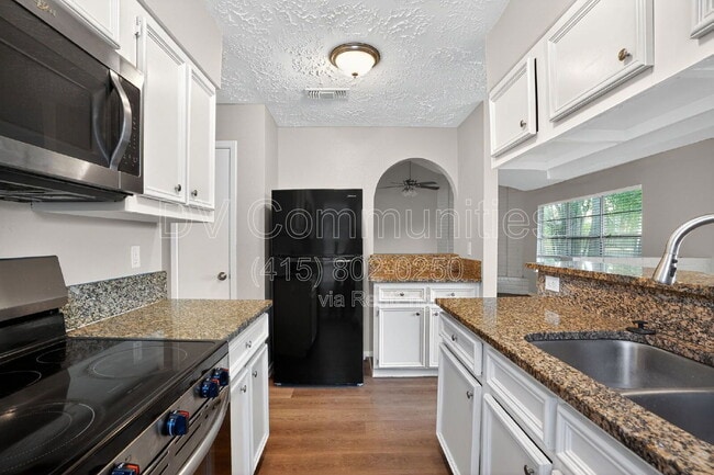 Building Photo - 20021 Cottonglade Ln