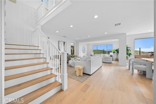 Building Photo - 206 Collino
