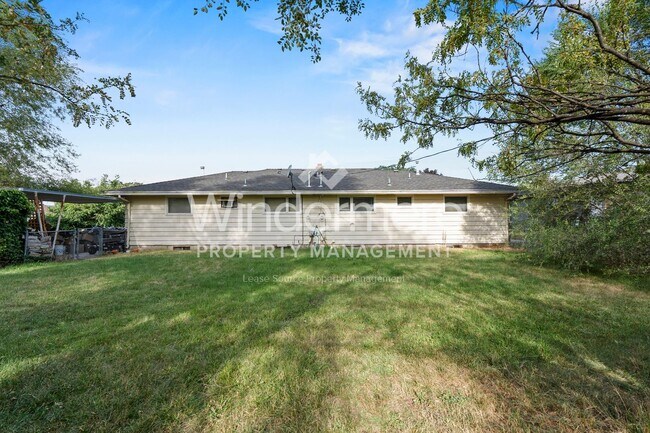 Building Photo - 822-824 N Wilbur Rd