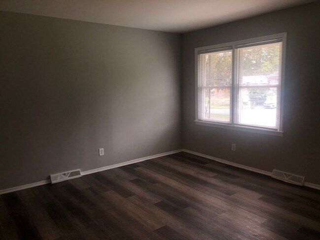 Building Photo - Three Bedroom Ranch Home in Yorkmount! COMING SOON!