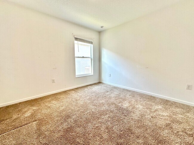 Building Photo - Premier 4bedrooms/2baths residence - Florida living at its finest!