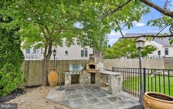 Building Photo - 2054 Madrillon Rd