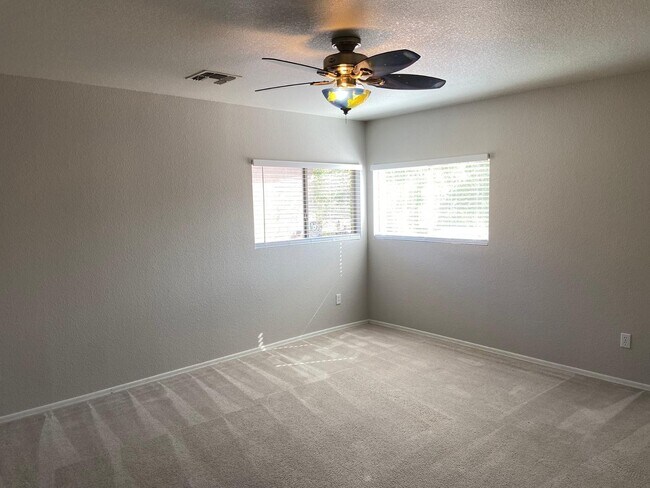 Building Photo - 1330 E Pedro Rd