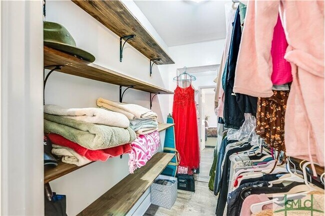 Building Photo - 106 W White Hawthorne Dr