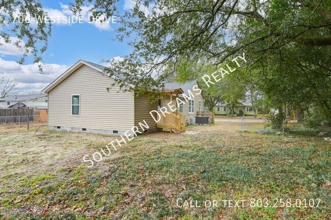 Building Photo - 706 Westside Dr