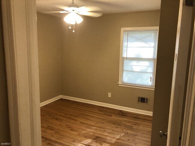 Building Photo - 3 br, 1 bath House - 2550 Graywall Street