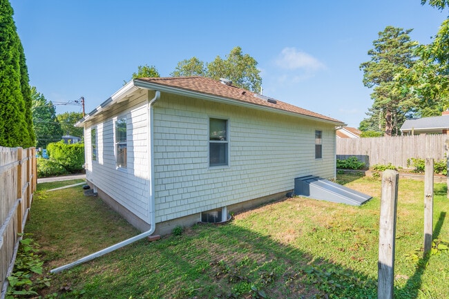 Building Photo - 137A Kingstown Rd