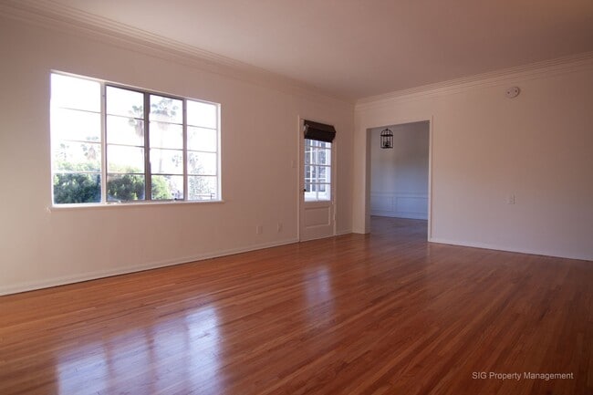 Building Photo - Hillside, 7101-7111 1/2