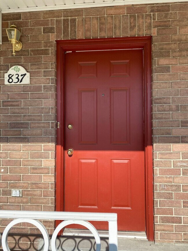 Building Photo - North Orem 2 bedroom/1 bath apartment - Pr...