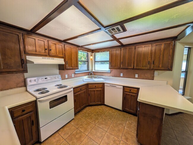 Building Photo - 1707 S 138th E Ave